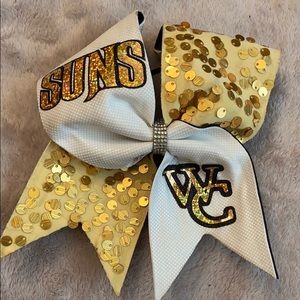 A cheerleading bow🎀